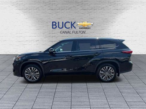 Used 2022 Toyota Highlander Platinum AWD/4WD image 1