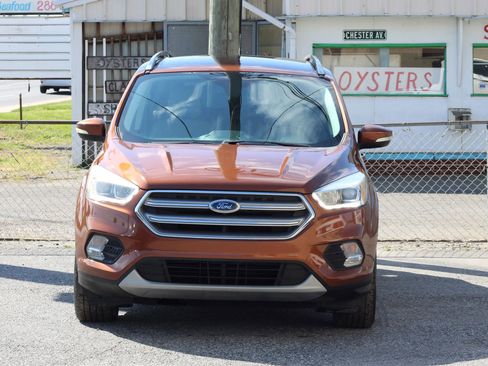 Used 2017 Ford Escape Titanium image 2