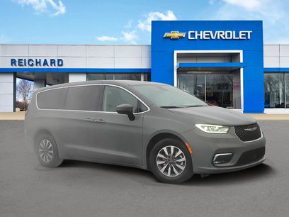 Used 2023 Chrysler Pacifica Touring-L