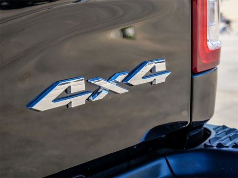 Used 2024 RAM 2500 Tradesman w/ Chrome Appearance Group image 13