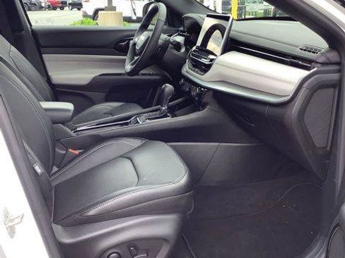 Certified 2025 Jeep Compass Limited w/ Elite Group AWD/4WD image 18