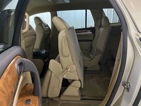 Used 2009 Buick Enclave CXL w/ Entertainment Package #2 image 28