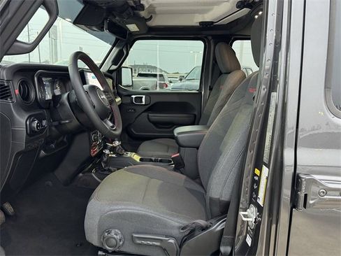 Used 2024 Jeep Gladiator Rubicon w/ Technology Group image 22