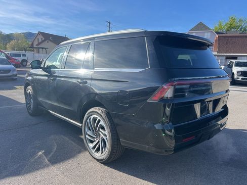 Used 2025 Lincoln Navigator Reserve image 14