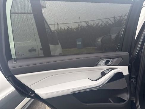 Certified 2024 BMW X7 xDrive40i w/ M Sport Package image 17