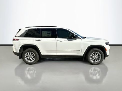 New 2025 Jeep Grand Cherokee Laredo w/ Luxury Tech Group I image 5