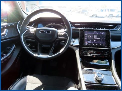 Used 2023 Jeep Grand Cherokee Altitude AWD/4WD image 11