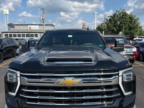 Used 2025 Chevrolet Silverado 2500 LTZ w/ LTZ Plus Package AWD/4WD image 3