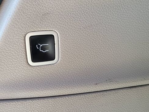 Used 2024 Chrysler Pacifica Limited FWD image 14