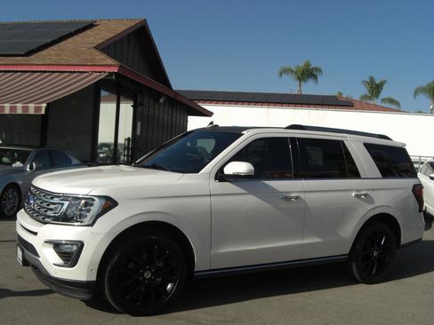 Used 2018 Ford Expedition Limited w/ Equipment Group 302A AWD/4WD image 3