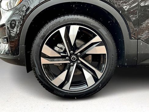 New 2025 Volvo XC40 B5 Ultra w/ Climate Package image 13