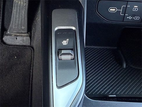 Used 2024 Kia Sorento S image 21