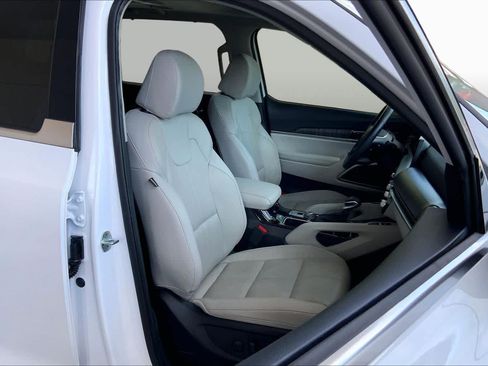 Used 2023 Kia Telluride EX w/ EX Captain's Chair Package FWD image 9