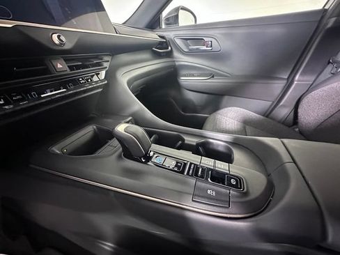 Used 2023 Toyota Crown XLE AWD/4WD image 28