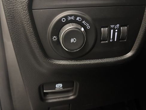 Used 2024 Jeep Grand Cherokee Limited image 17