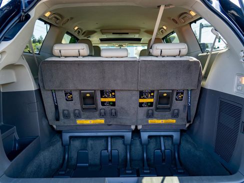 Used 2013 Toyota Sienna XLE w/ Premium Pkg AWD/4WD image 23