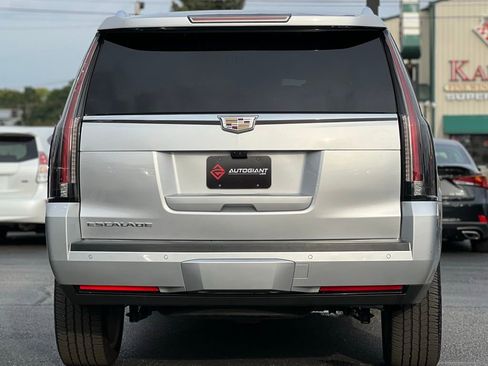Used 2020 Cadillac Escalade Platinum image 6