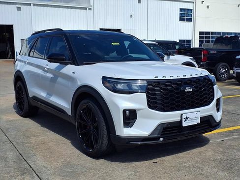 New 2026 Ford Explorer ST-Line w/ ST-Line Street Pack RWD image 7