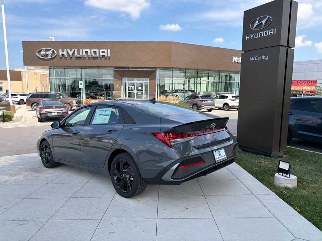New 2026 Hyundai Elantra SEL FWD image 3