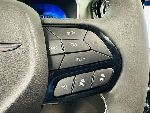Certified 2023 Chrysler Pacifica Limited w/ S Appearance Package AWD/4WD image 16