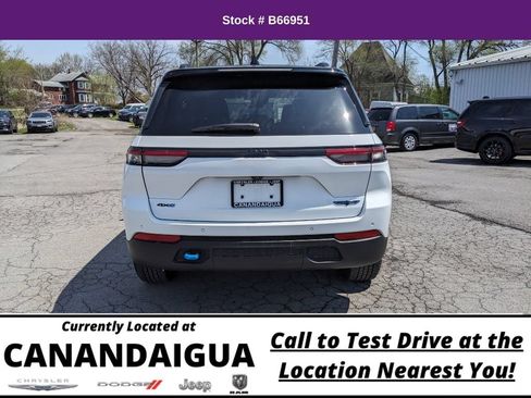 Used 2022 Jeep Grand Cherokee Trailhawk AWD/4WD image 11