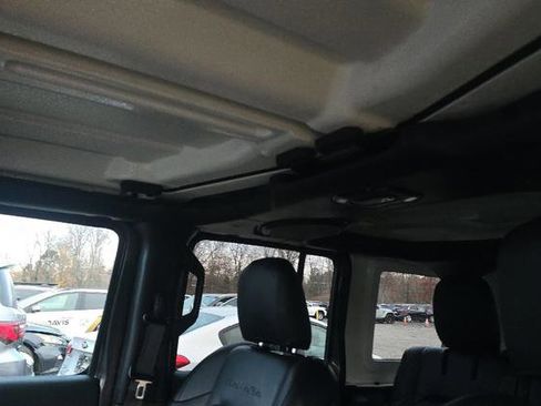 Used 2021 Jeep Wrangler Unlimited Sahara w/ Cold Weather Group image 11