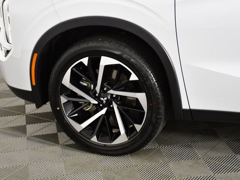Used 2023 Mitsubishi Outlander SE AWD/4WD image 53