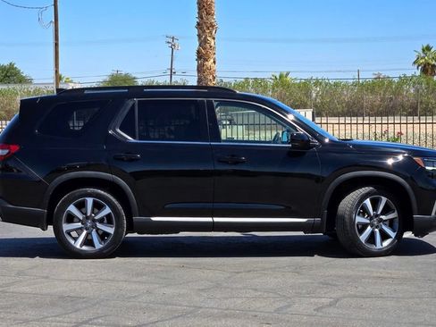 Used 2024 Honda Pilot Touring image 3