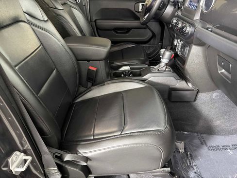 Used 2021 Jeep Wrangler Unlimited Sahara AWD/4WD image 12
