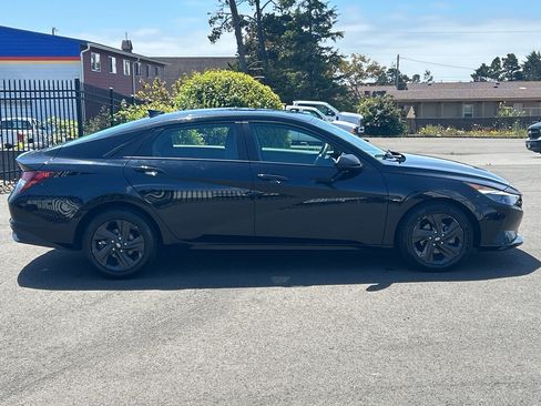 Used 2021 Hyundai Elantra SEL FWD image 10