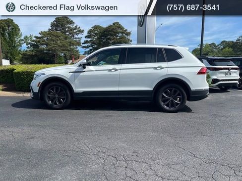 Used 2024 Volkswagen Tiguan SE w/ Panoramic Sunroof Package AWD/4WD image 8