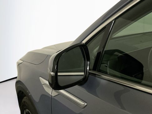 Used 2024 Kia Sorento S image 16