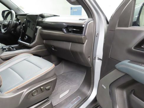 Used 2025 GMC Yukon AT4 w/ LPO, Get Active Package AWD/4WD image 39
