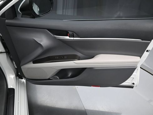 Used 2024 Toyota Camry SE FWD image 33