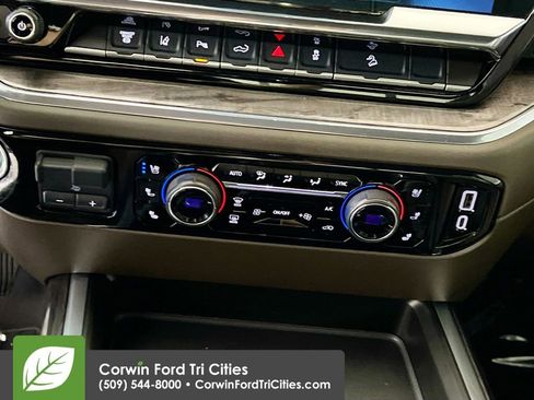 Used 2025 Chevrolet Silverado 2500 LTZ w/ LTZ Convenience Package AWD/4WD image 9