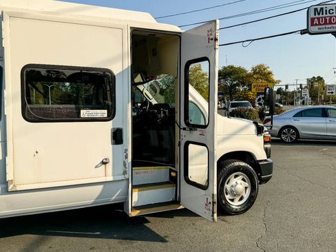 Used 2011 Ford E-350 and Econoline 350 Extended Super Duty w/ PWR Group RWD image 15