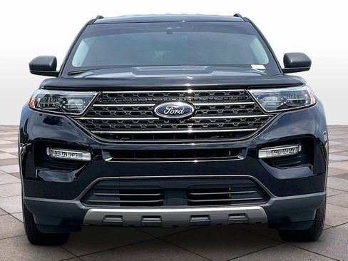 Used 2023 Ford Explorer XLT w/ Equipment Group 202A RWD image 3