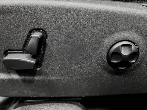 Used 2016 Dodge Charger SRT w/ Technology Group image 17