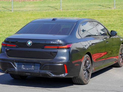 Certified 2023 BMW 740i RWD image 9