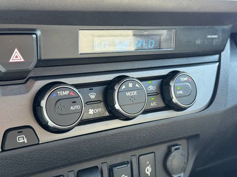 Used 2022 Toyota Tacoma TRD Sport w/ Technology Package RWD image 29