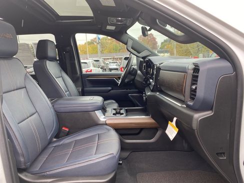 Certified 2024 Chevrolet Silverado 2500 High Country w/ High Country Premium Package image 12