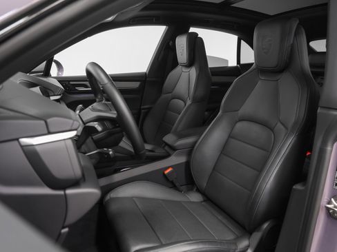 Certified 2025 Porsche Macan 4 Electric image 5