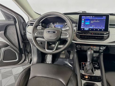 Used 2022 Jeep Compass Latitude FWD image 22