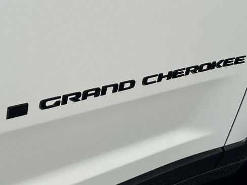 New 2025 Jeep Grand Cherokee Limited image 27