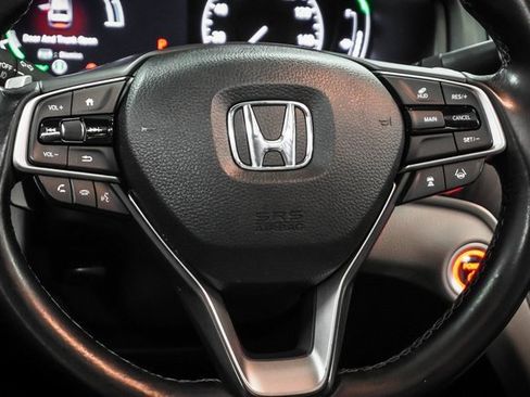 Used 2018 Honda Accord Touring image 11