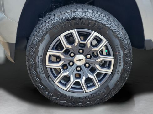 Used 2026 Chevrolet Colorado Z71 AWD/4WD image 29
