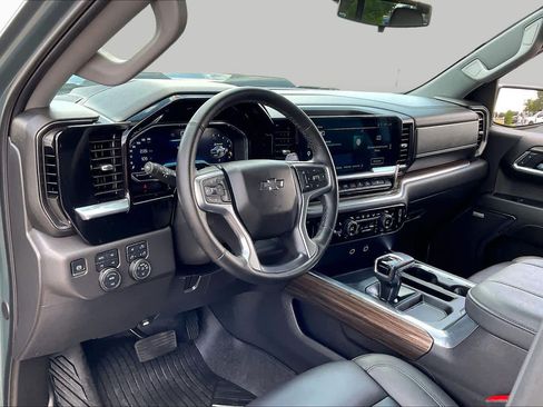 Used 2025 Chevrolet Silverado 1500 LT Trail Boss w/ Convenience Package II AWD/4WD image 34