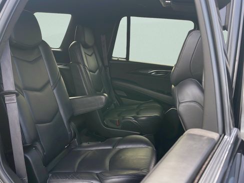 Used 2016 Cadillac Escalade Platinum image 30