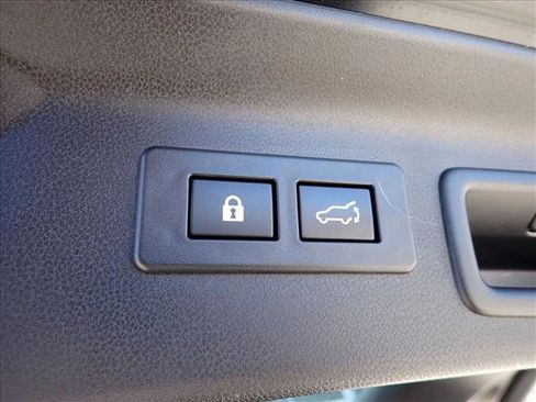 Certified 2025 Subaru Forester Limited w/ Popular Package #1 AWD/4WD image 9