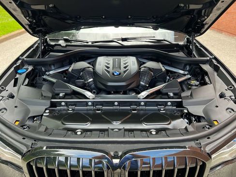 Used 2022 BMW X7 M50i image 51
